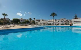 Aisha'S Home: Sun & Pools On The Southern Coast